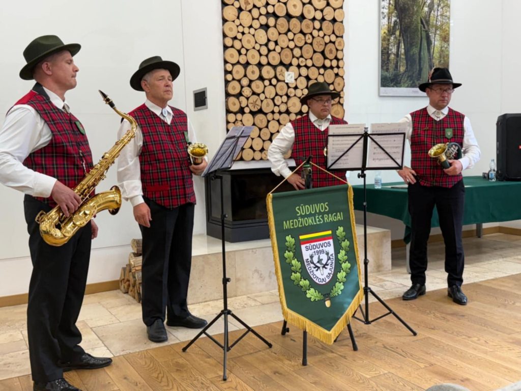 „Sūduvos medžioklės ragai“ medžioklės muzikos festivalio Antonine laureatai 